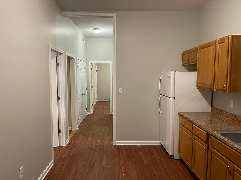 202 N Queen St — Photo 17