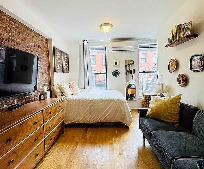 254 Smith St #2R
