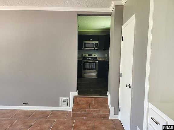 4th image of 1431 Little John Dr
