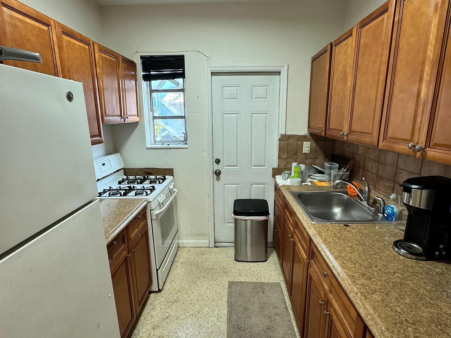 2 bed, 750 sqft, $2,300 — Photo 3