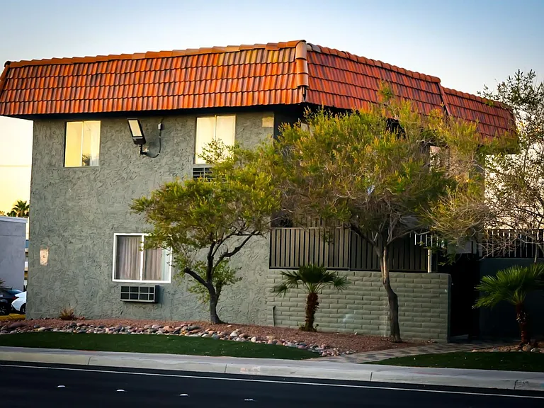 1509 E Harmon Ave — Photo 17