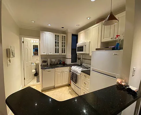 Rented by CitySites Real Estate Group | media 9