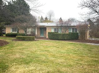 384 Bellarmine Dr, Rochester Hills, MI 48309