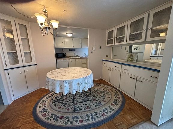 2nd image of 286 Newbury St Lot 52