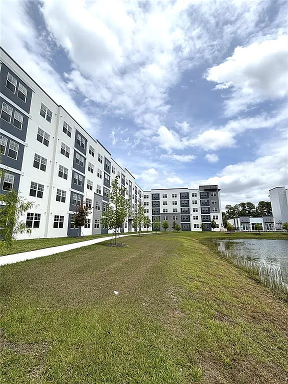 1 bed, 1.0 bath, 750 sqft, $1,490 — Photo 2