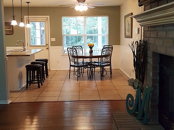 5th image of 717 Edgewood Cir
