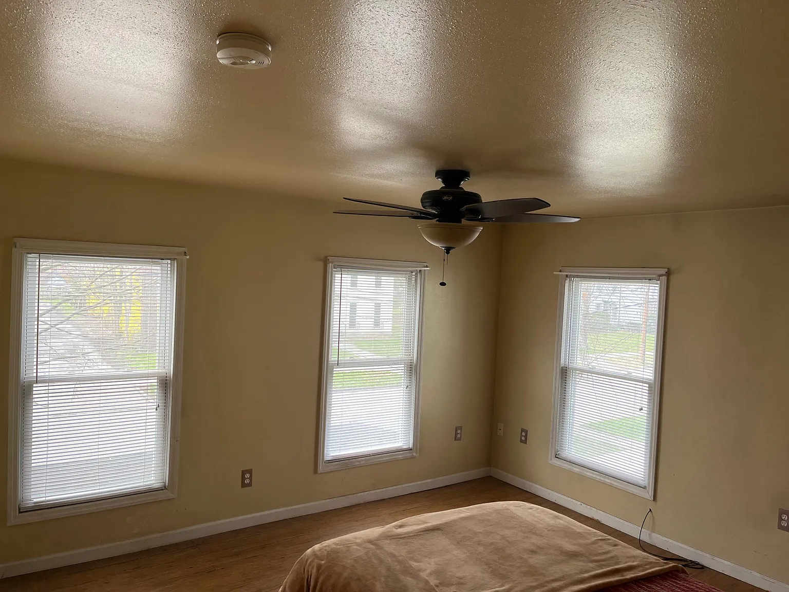 3 bed, 1400 sqft, $1,200 — Photo 2
