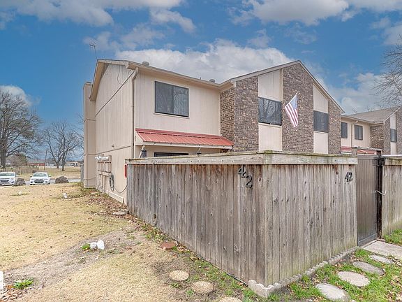 2nd image of 303 N Rhodes St