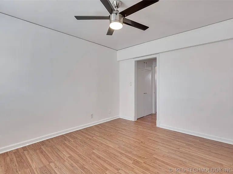 1522 E 17th St — Photo 16