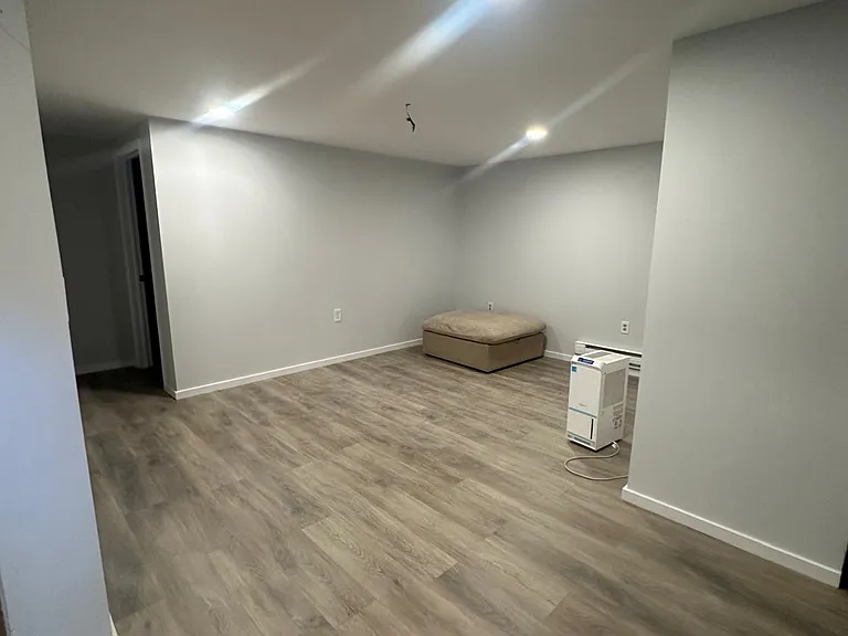 320 Howard St — Photo 1