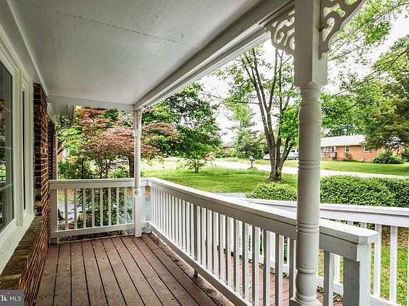 3rd image of 809 Payton Dr
