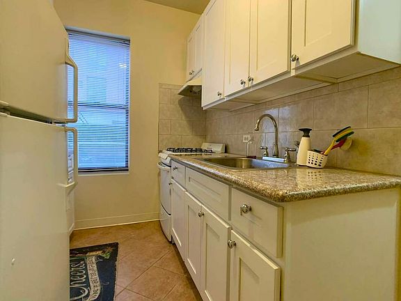5th image of 455 W 44th St #7