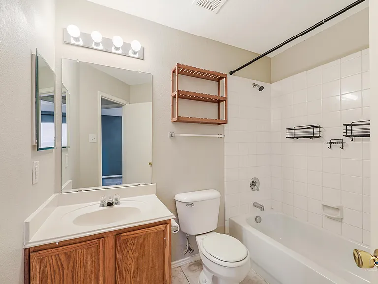 1637 Elm St — Photo 19