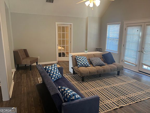 3rd image of 1505 Country Walk Dr
