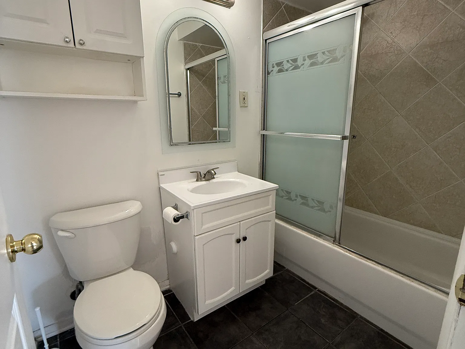 2 bed, 1100 sqft, $2,000 — Photo 3