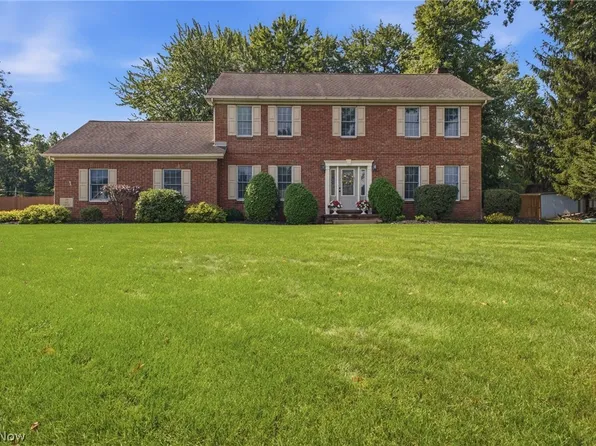 279 Jade Cir, Canfield, OH 44406