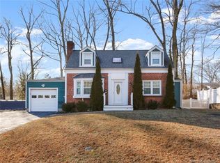 14 Sherwood Rd, Stamford, CT 06905
