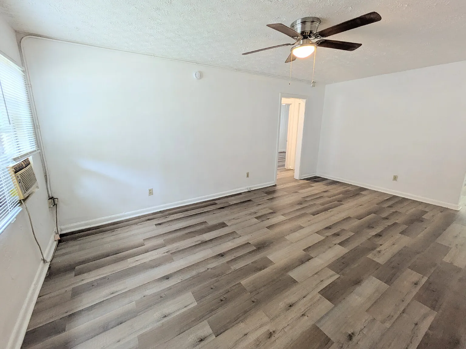 2 bed, 1.0 bath, 750 sqft, $899 — Photo 3