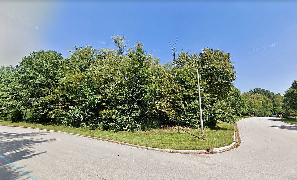 2nd image of 1901 Ashington Ct