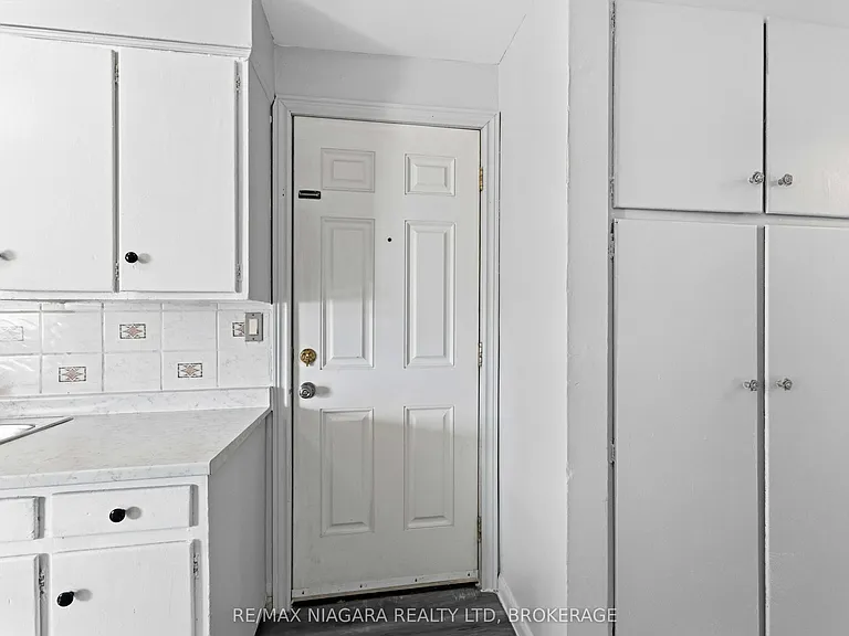 27 Main St #5 — Photo 3