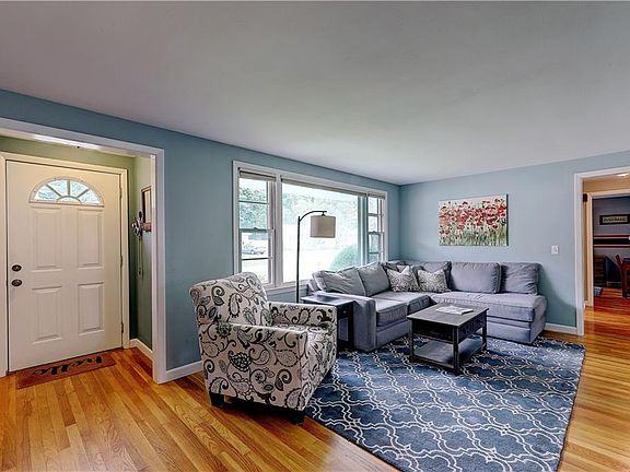 4th image of 64 Fir Glade Dr