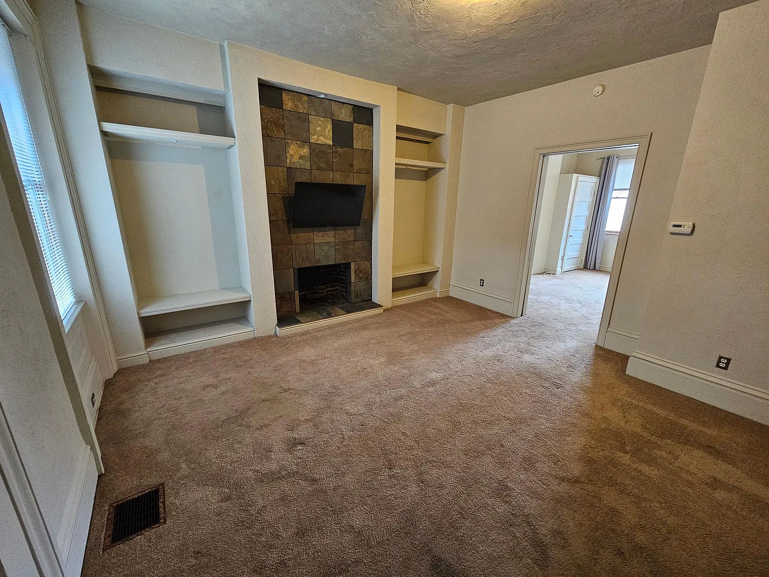 1 bed, 1300 sqft, $1,550 — Photo 2