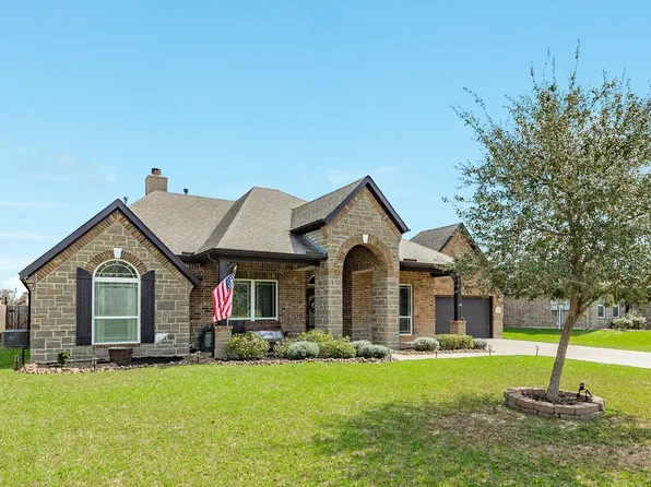 441 Twin Lakes Blvd, West Columbia, TX 77486