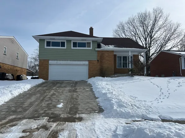 6685 Hollywood Dr, Parma, OH 44129