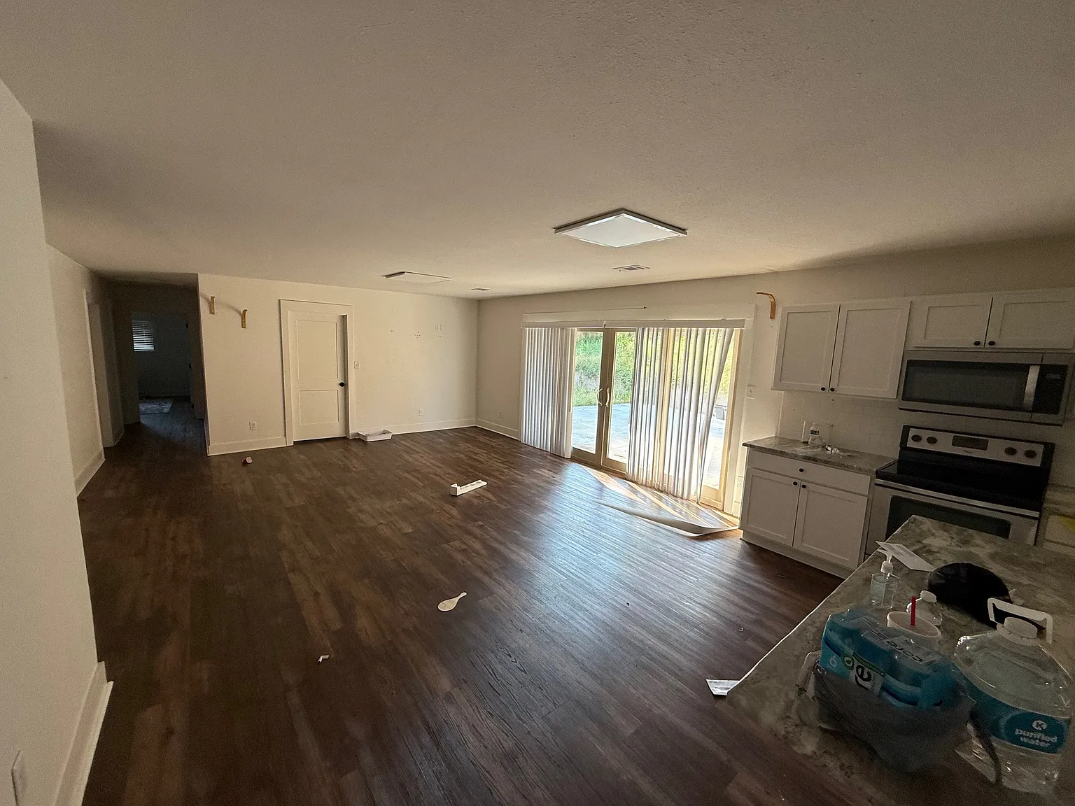 3 bed, 2053 sqft, $1,995 — Photo 2
