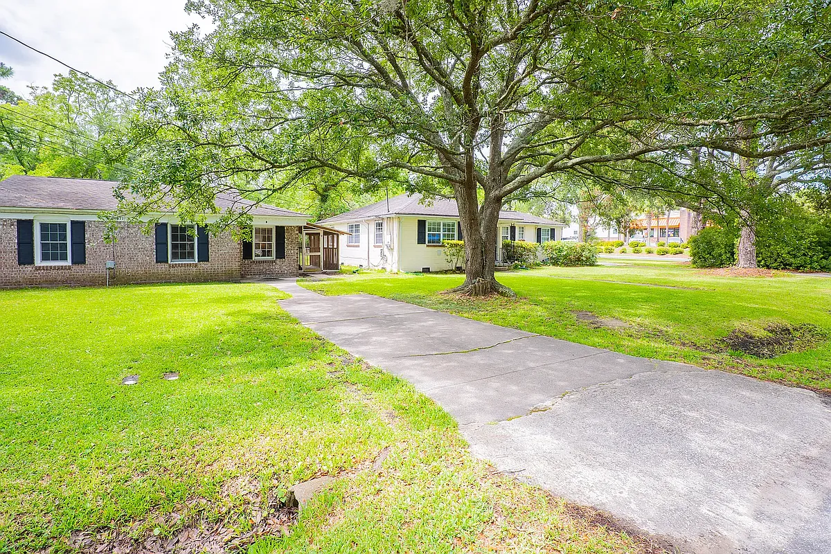 Building Photo - 1671 Hunley Ave #B