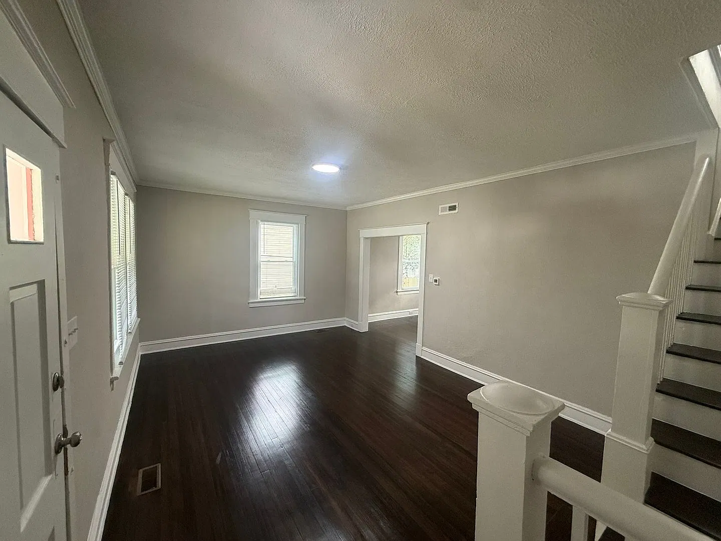 3-bedroom 1 full bath 1 half bath home — Photo 2