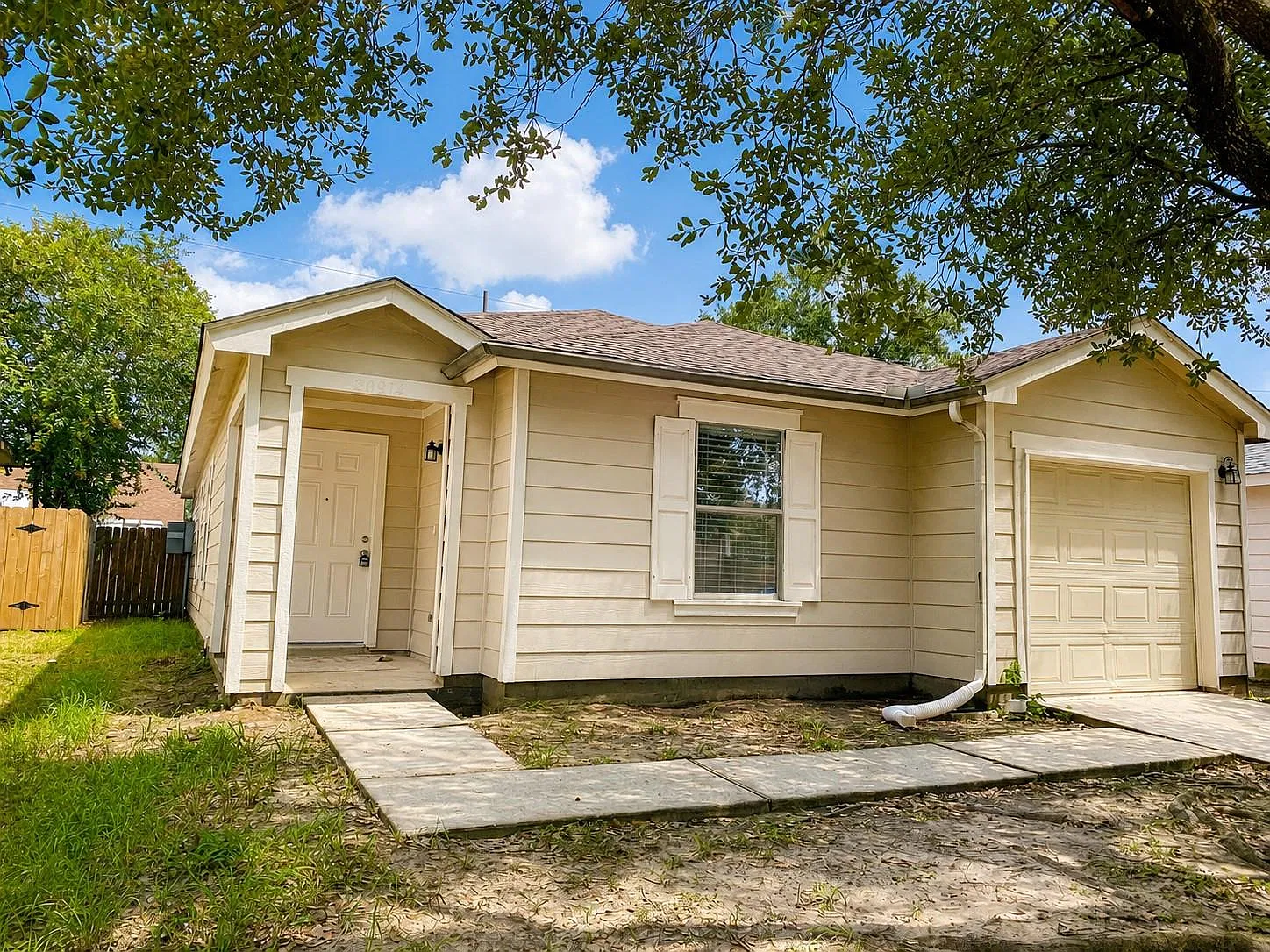 3 bed, 2.0 bath, 1296 sqft, $1,850 — Photo 2