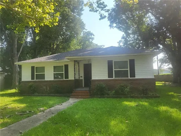 17 Chickasaw Cir, Chickasaw, AL 36611