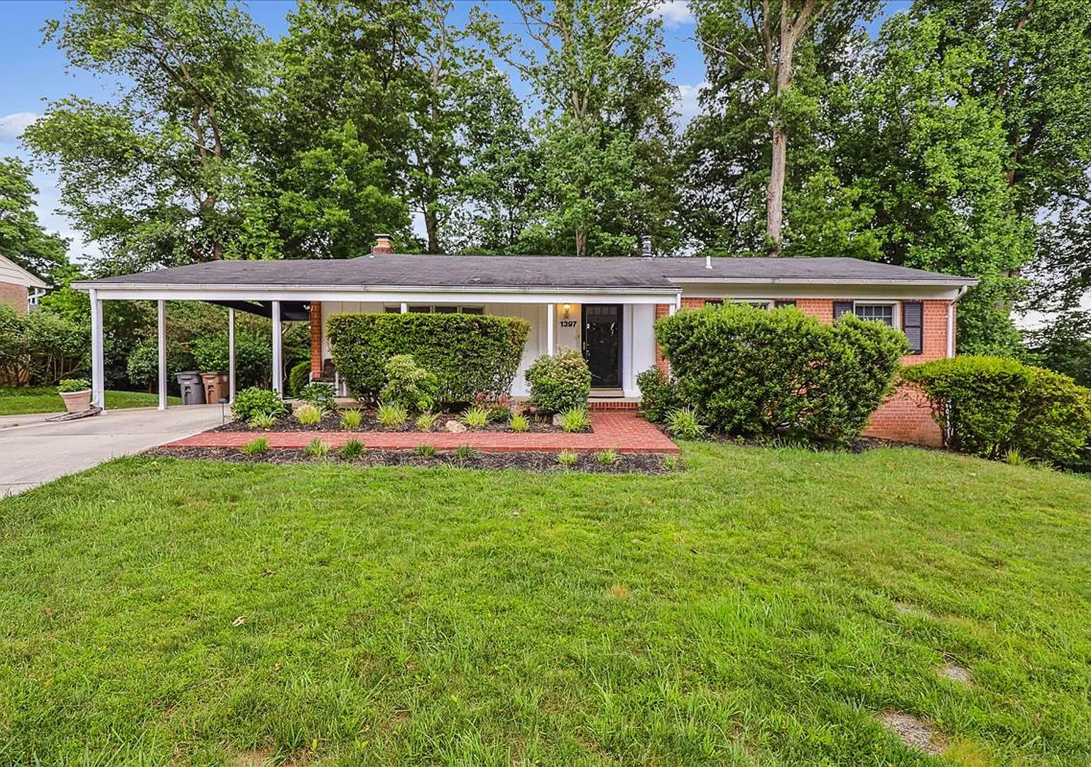 One Level Living!! In Potomac 4-5 Bed 4 Baths / Close In Potomac — Photo 1