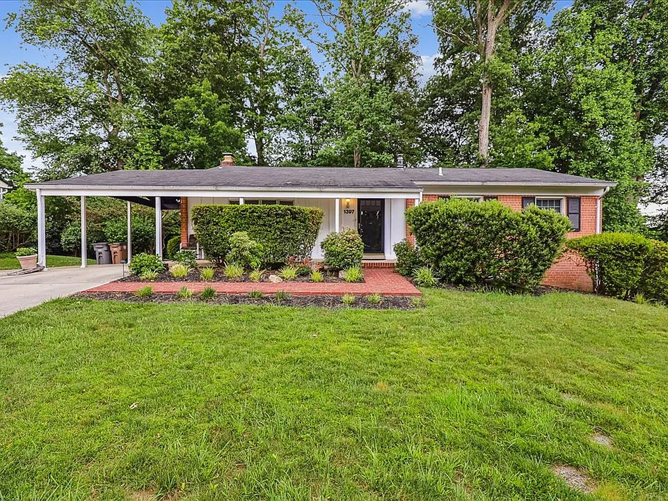 1397 Canterbury Way