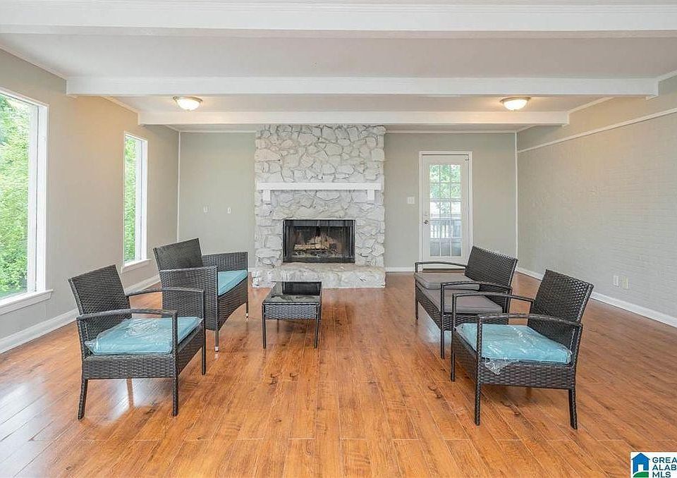 2nd image of 1-1909 Wisterwood Dr #1