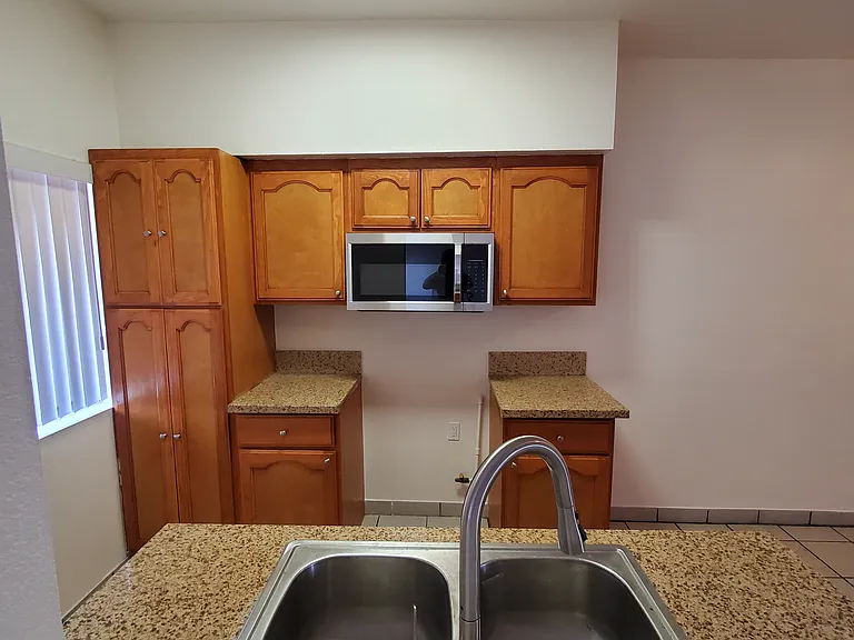 855 W 102nd St #7 — Photo 2