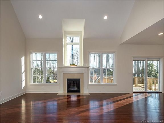 3rd image of 9 Londonderry Ct