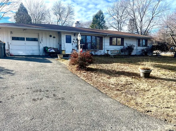 7 Ballydrain Rd, Framingham, MA 01701