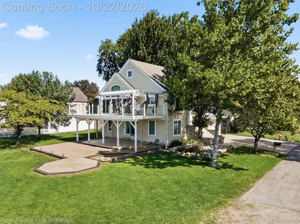 850 Townsend Dr, Algonac, MI 48001