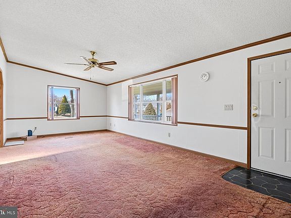 4th image of 430 Clover Ln