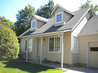749 NE 12th St, Grants Pass, OR 97526