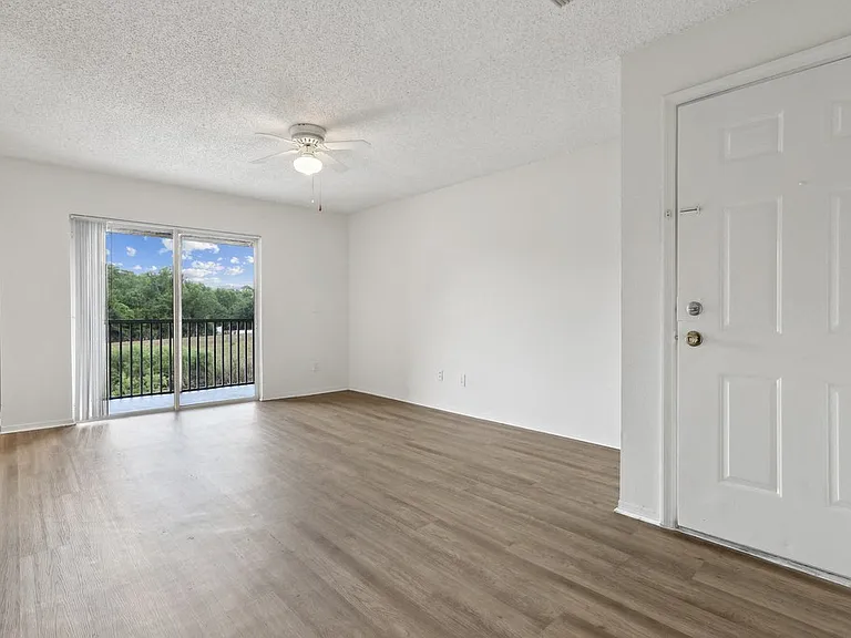 Pasco Woods Apartments — Photo 22