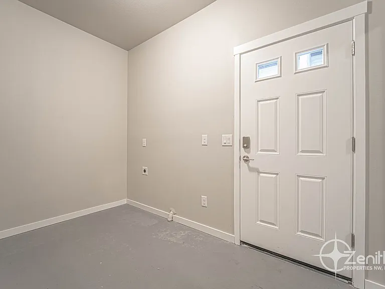 14425 NE 22nd Ave — Photo 24