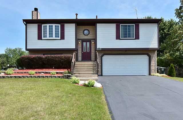 1st image of 569 Waterford Dr