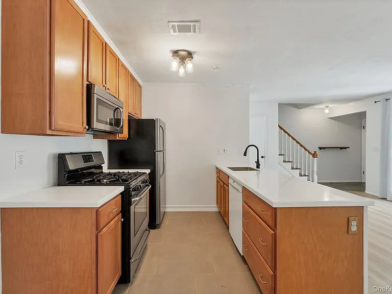 48 Homestead Village Dr — Photo 16
