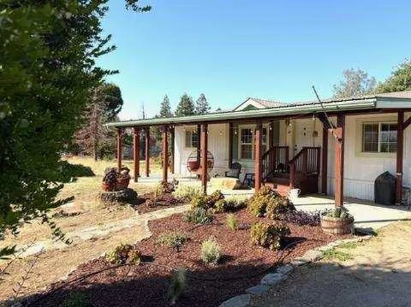 24205 Lomitas Dr, Woodlake, CA 93286