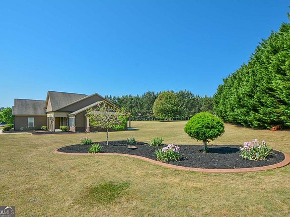 5th image of 125 Haddonstone Dr
