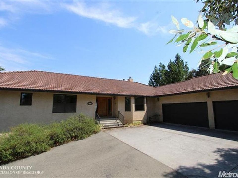 1st image of 15560 Ponderosa Ln