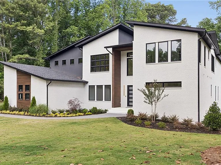 1000 Clementstone Northeast Dr — Photo 2
